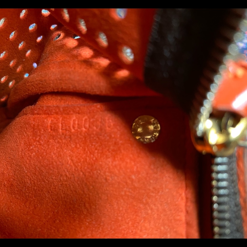 Perforated Pochette Plat - Picture 10 of 13